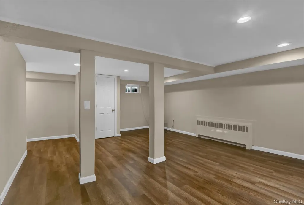 15 Cornwall Lane Hicksville NY 11801