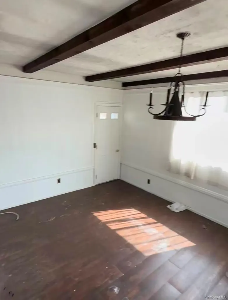 23 Park Circle Mineola NY 11501