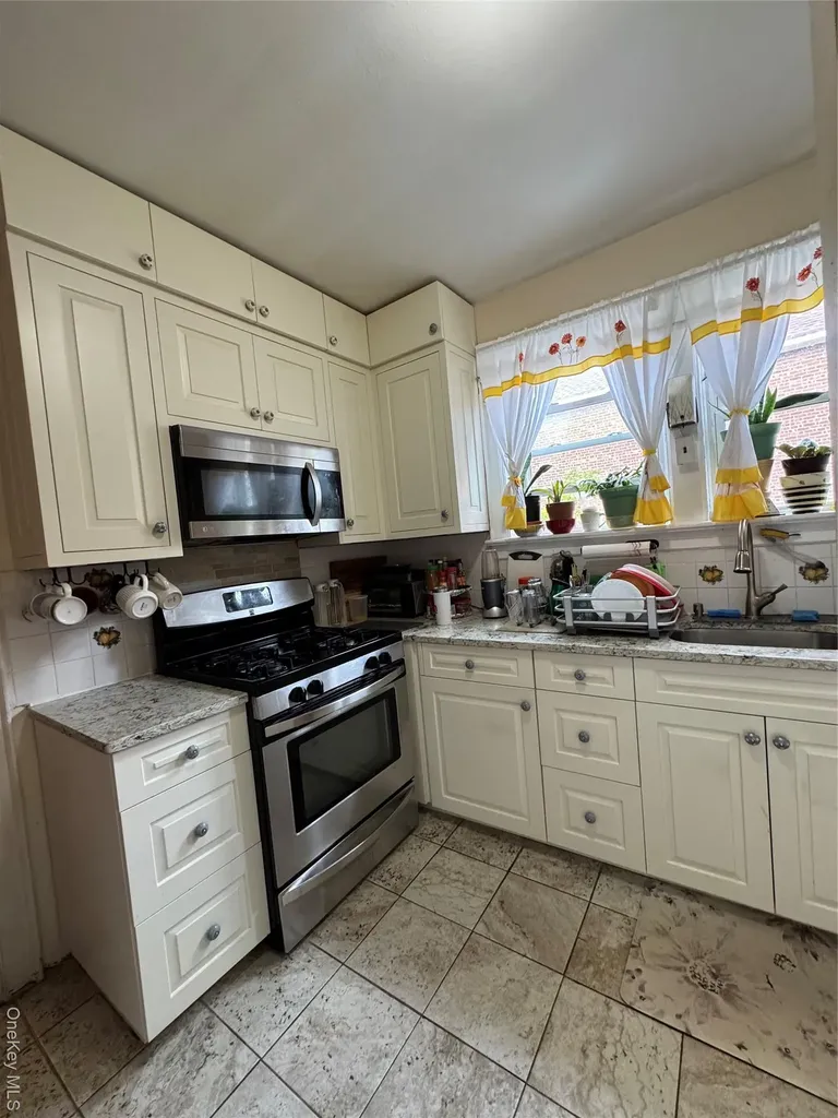 2181 Strang Avenue Bronx NY 10466