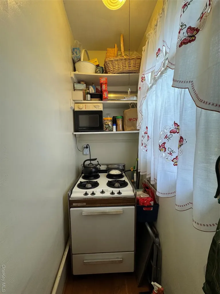 2181 Strang Avenue Bronx NY 10466