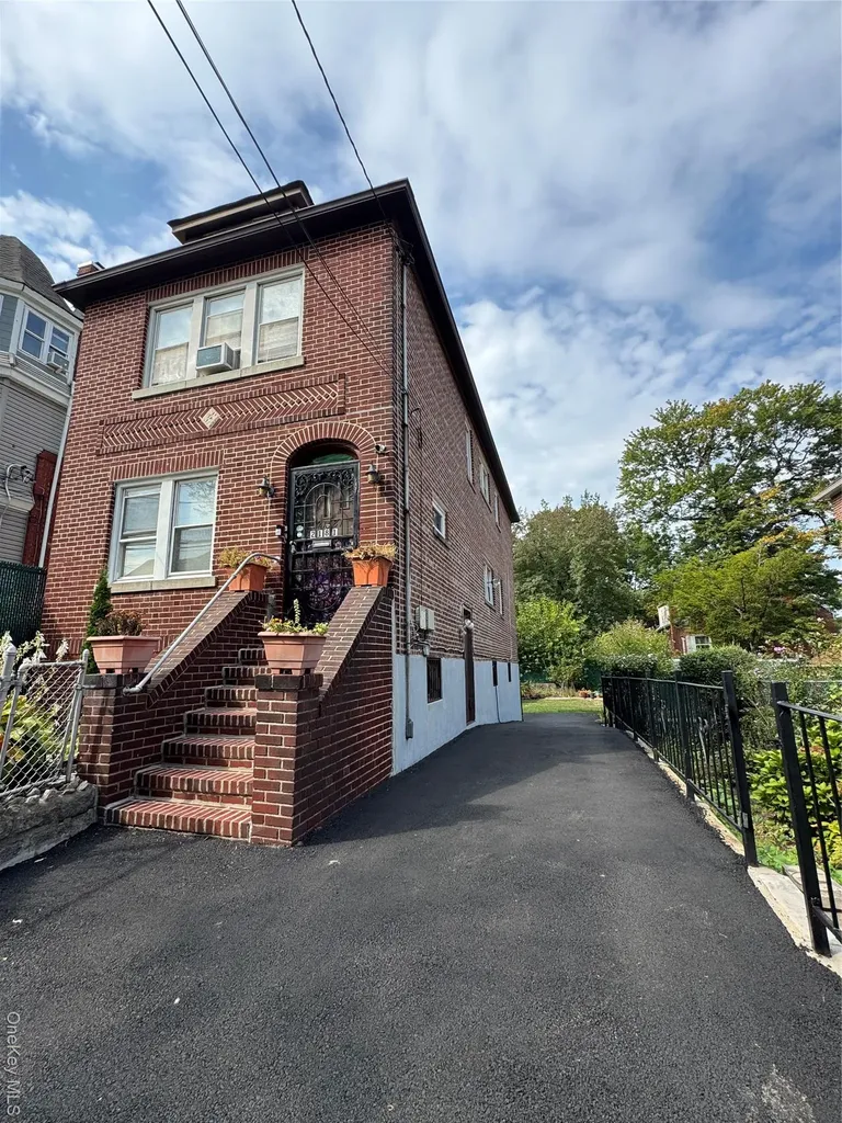 2181 Strang Avenue Bronx NY 10466