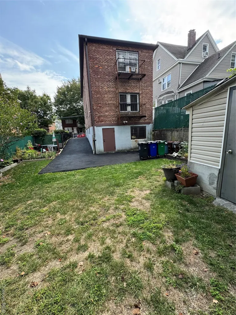 2181 Strang Avenue Bronx NY 10466