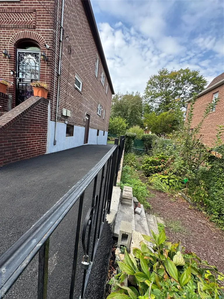 2181 Strang Avenue Bronx NY 10466