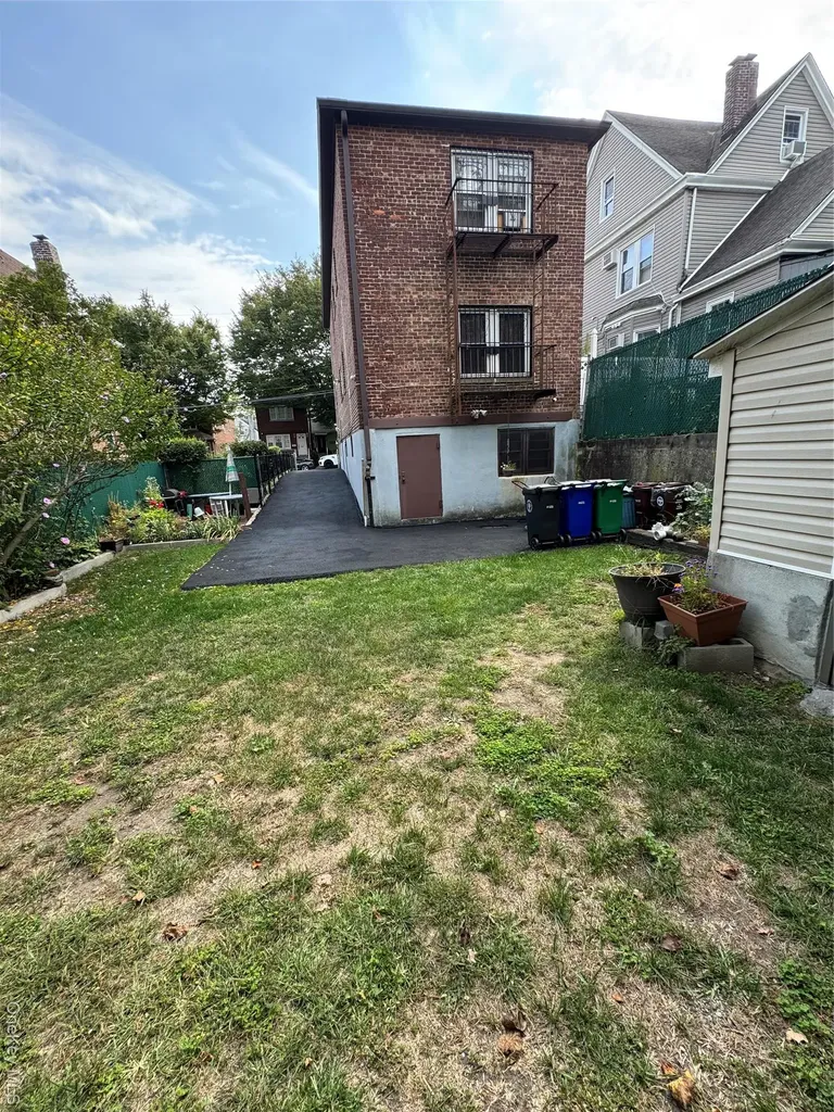 2181 Strang Avenue Bronx NY 10466