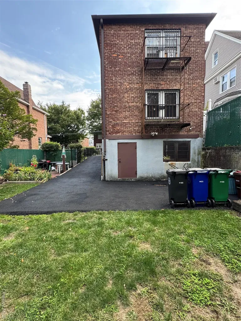 2181 Strang Avenue Bronx NY 10466