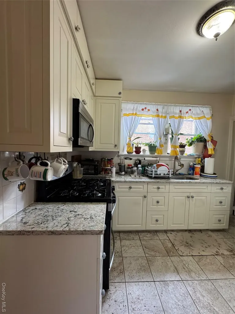 2181 Strang Avenue Bronx NY 10466