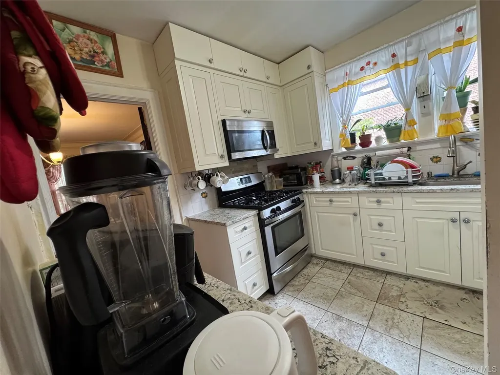 2181 Strang Avenue Bronx NY 10466