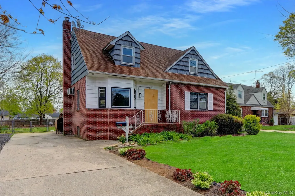 1707 N Gardiner Drive Bay Shore NY 11706