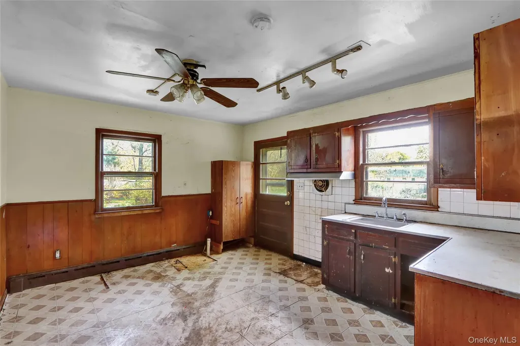 1707 N Gardiner Drive Bay Shore NY 11706