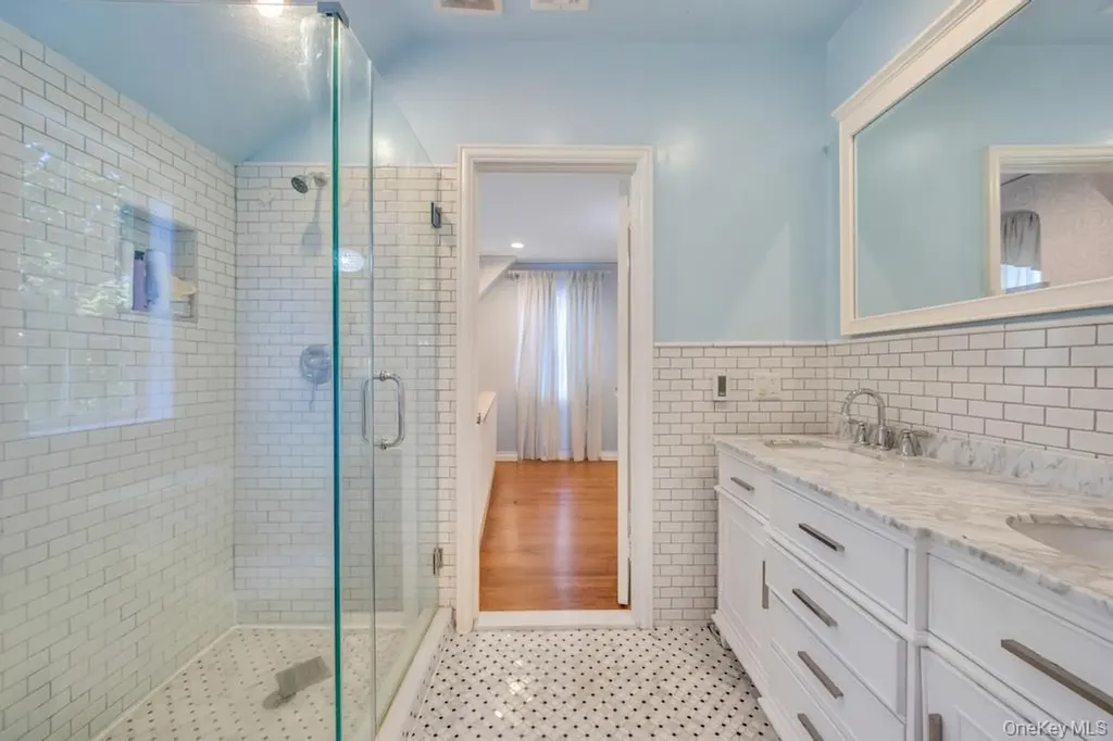 65 Clover Drive Great Neck NY 11021