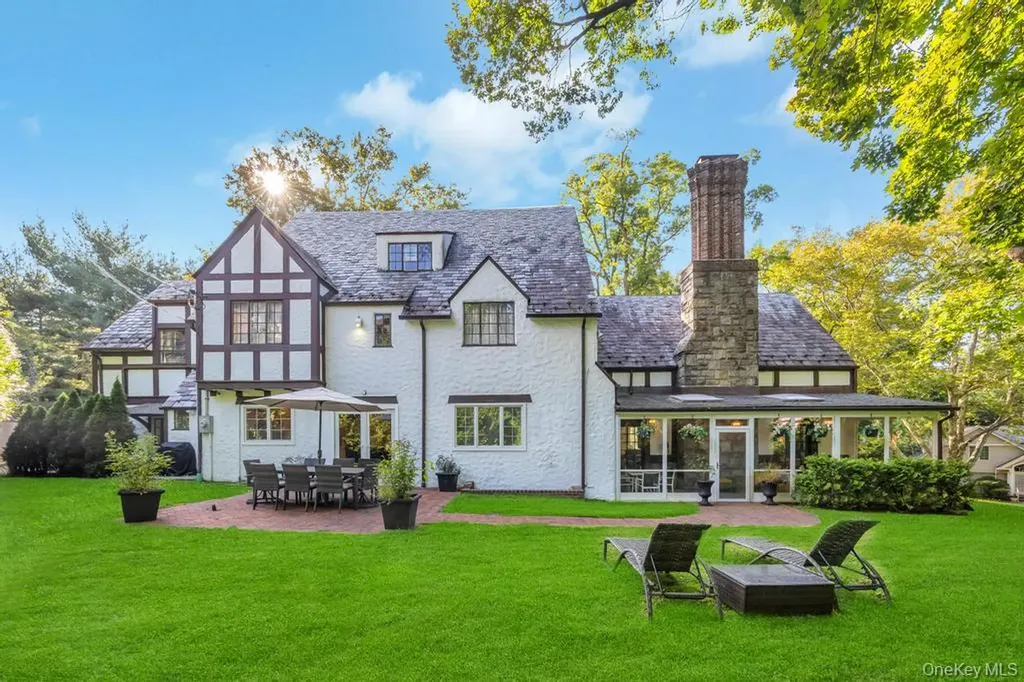 65 Clover Drive Great Neck NY 11021