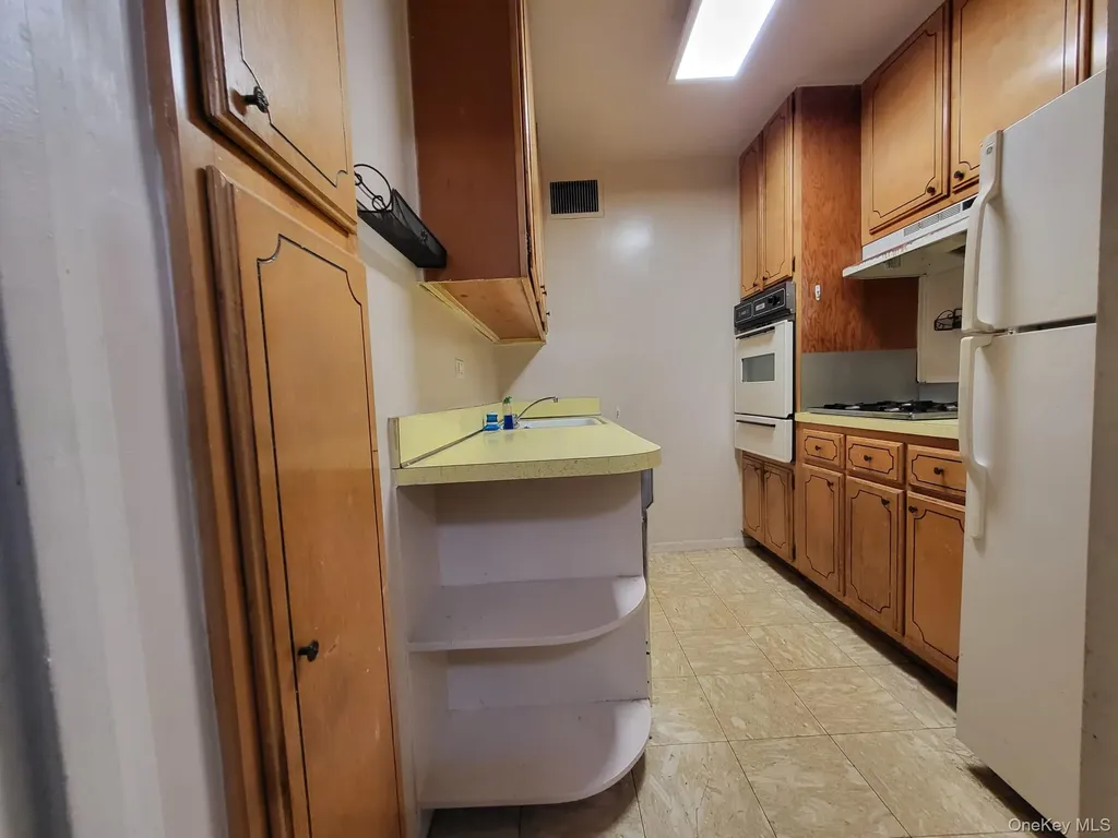 10210 66th Road Forest Hills NY 11375