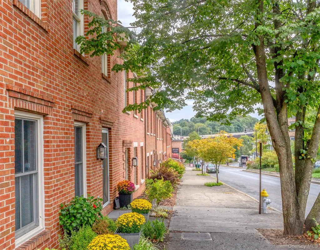 64 Broadway Kingston NY 12401