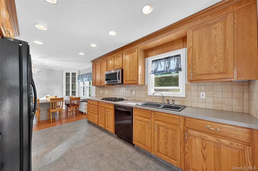 34 Mountain View Road Poughkeepsie NY 12603
