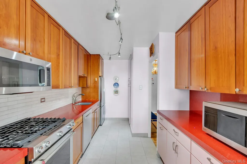 2500 Johnson Avenue Bronx NY 10463