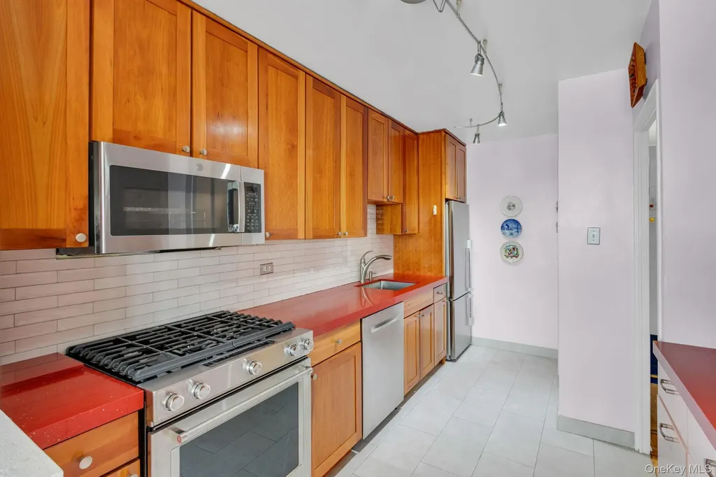 2500 Johnson Avenue Bronx NY 10463
