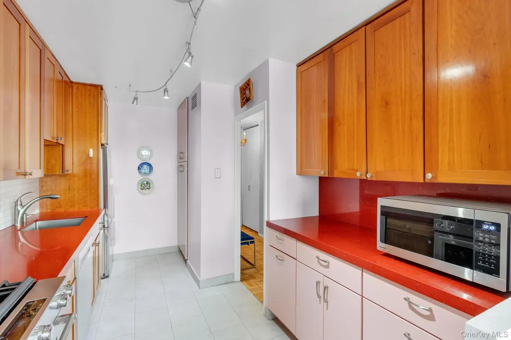2500 Johnson Avenue Bronx NY 10463