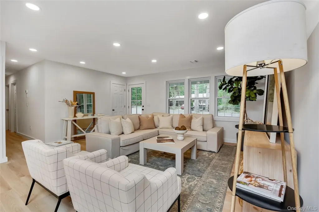 26 Hastings Drive Ridge NY 11961