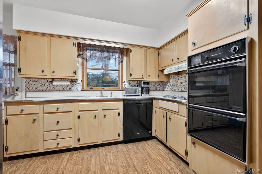 32 Rockland Drive Jericho NY 11753