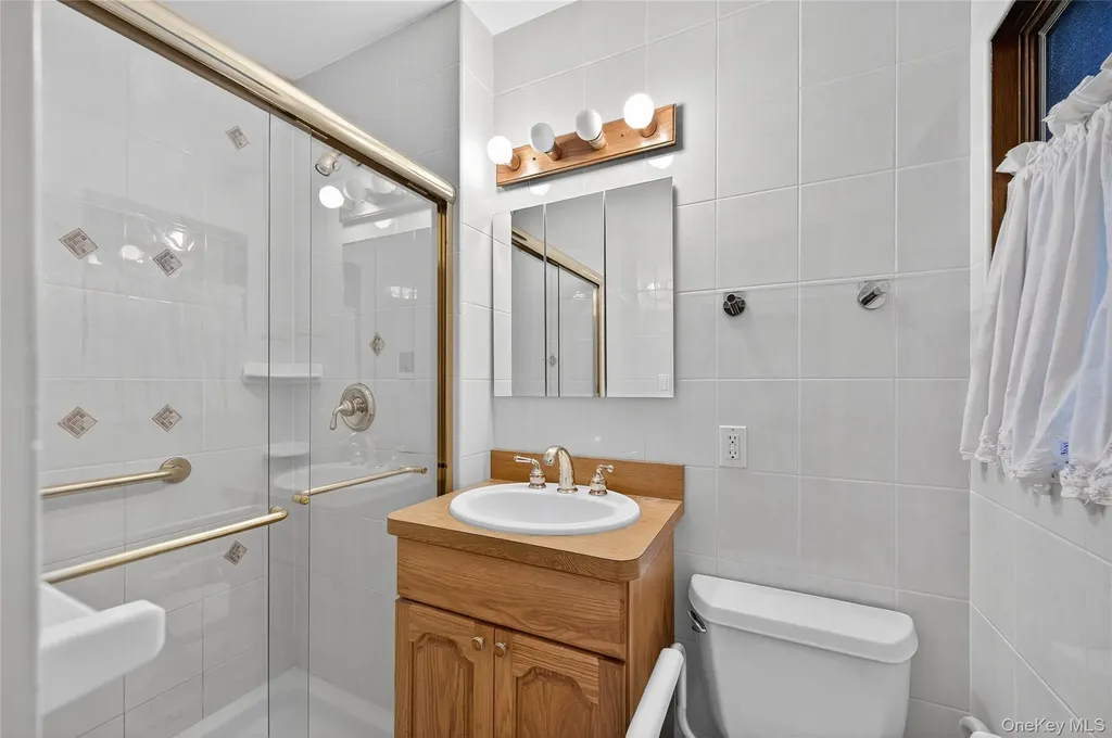 32 Rockland Drive Jericho NY 11753