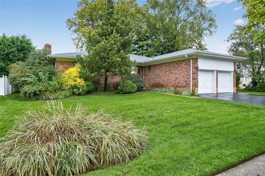 32 Rockland Drive Jericho NY 11753