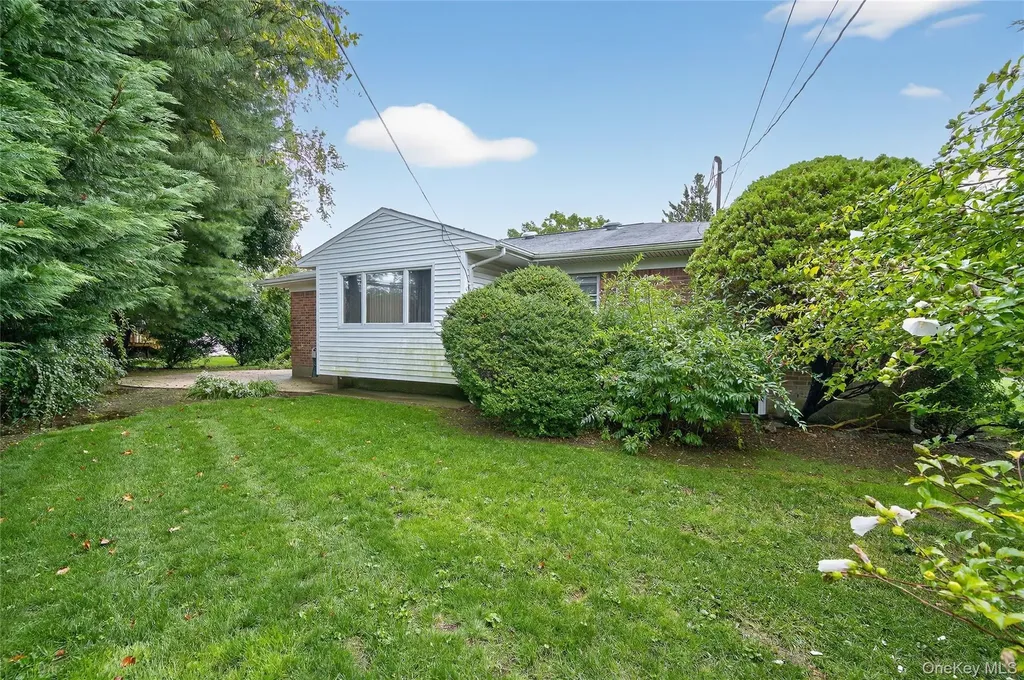 32 Rockland Drive Jericho NY 11753