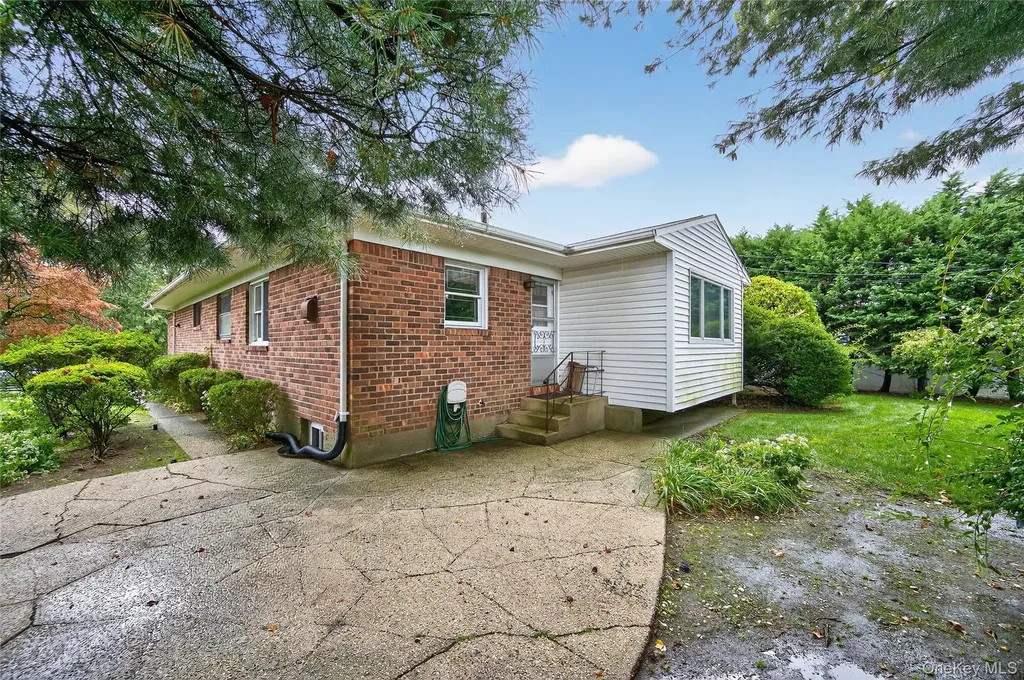 32 Rockland Drive Jericho NY 11753