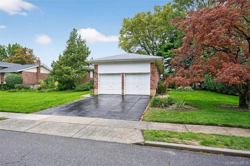 32 Rockland Drive Jericho NY 11753