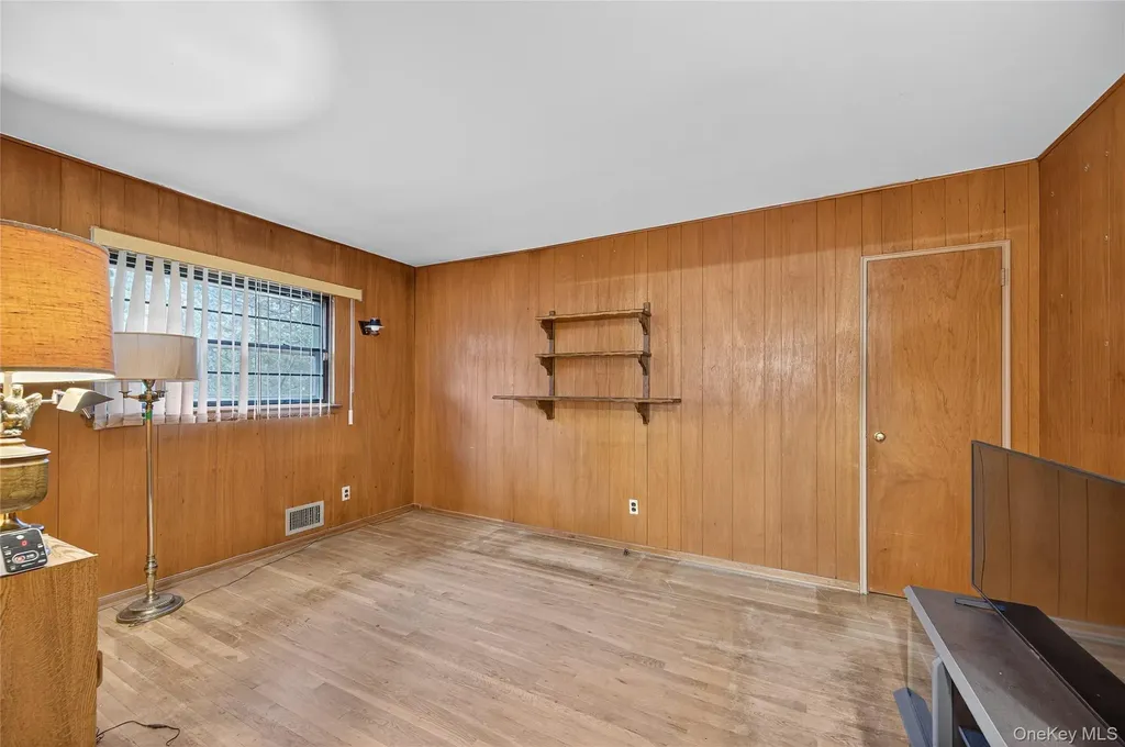 32 Rockland Drive Jericho NY 11753