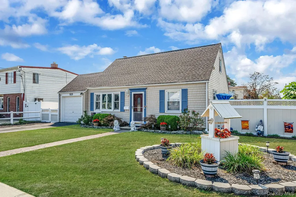 525 S Broadway Lindenhurst NY 11757