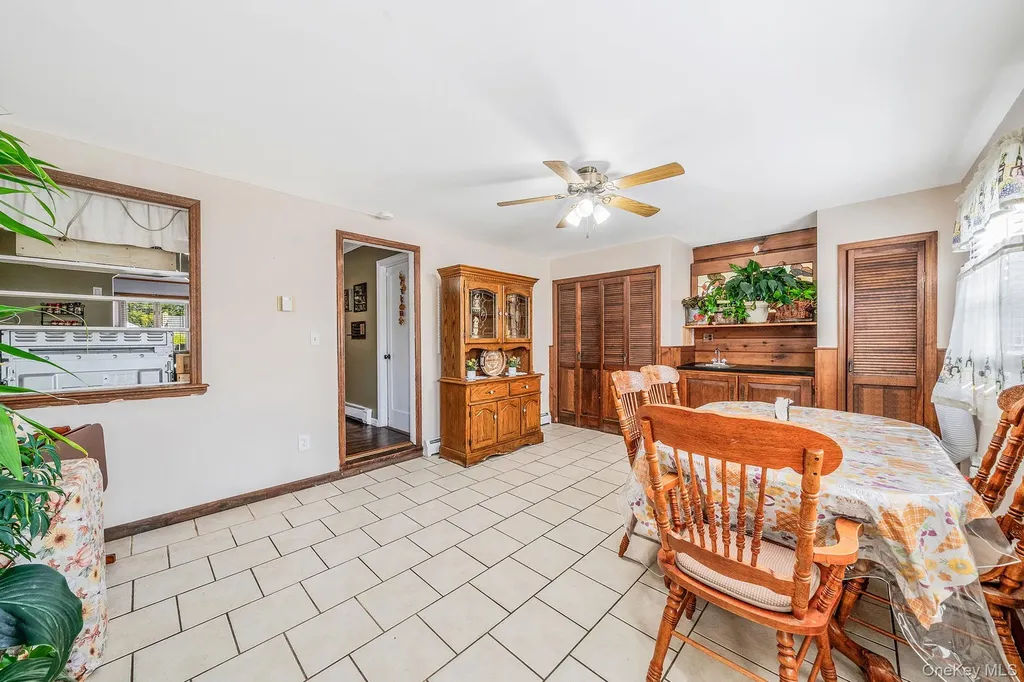 525 S Broadway Lindenhurst NY 11757