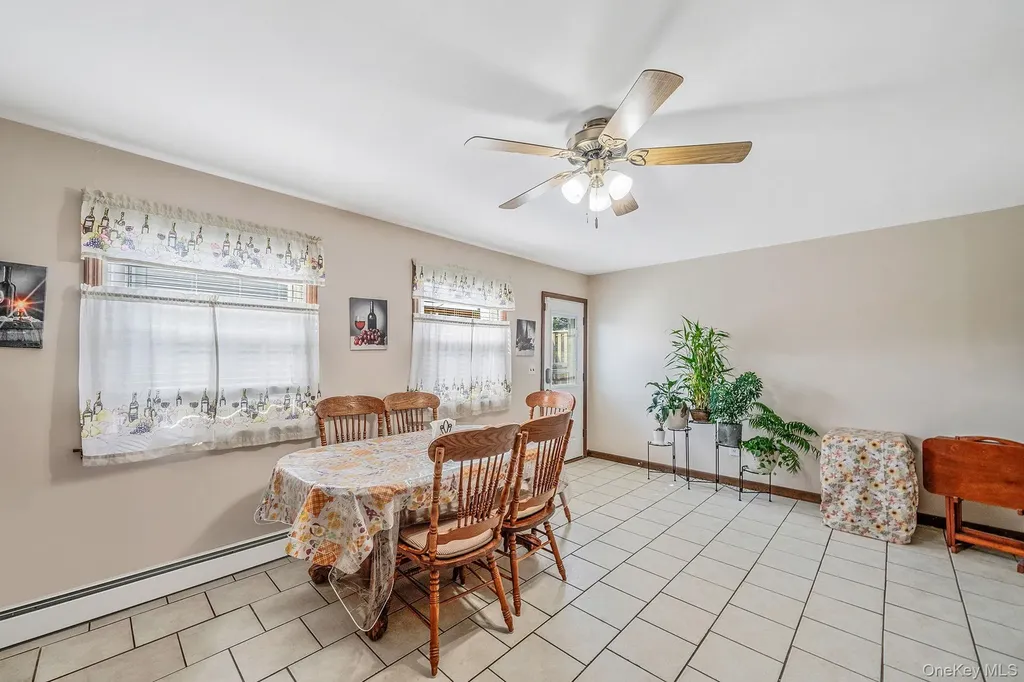 525 S Broadway Lindenhurst NY 11757