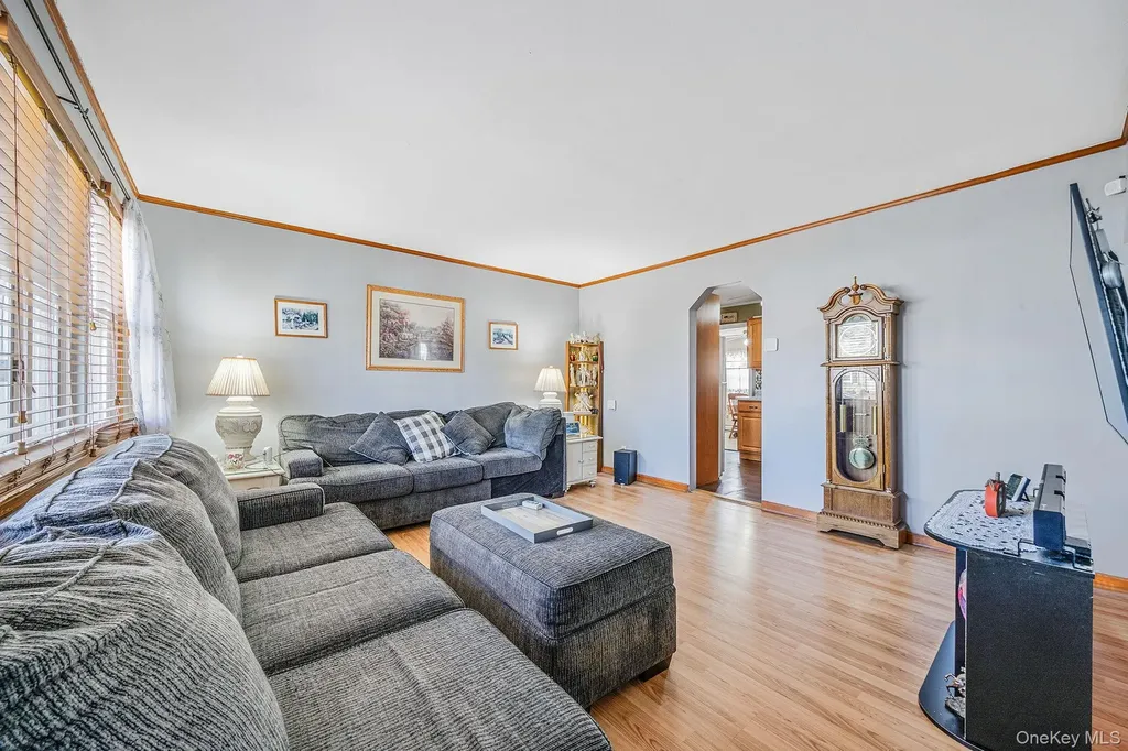 525 S Broadway Lindenhurst NY 11757