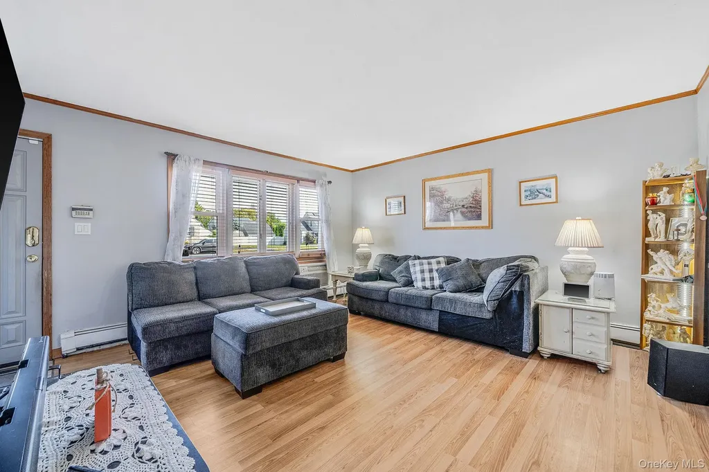 525 S Broadway Lindenhurst NY 11757