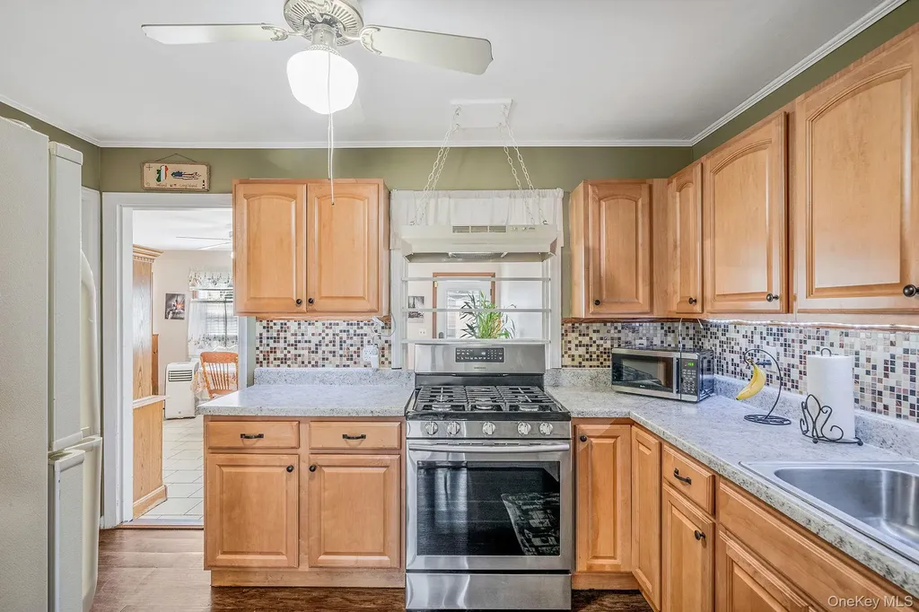 525 S Broadway Lindenhurst NY 11757