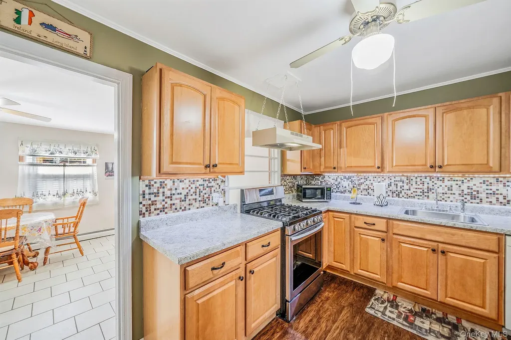 525 S Broadway Lindenhurst NY 11757