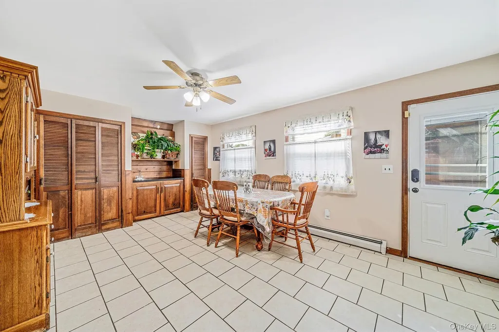 525 S Broadway Lindenhurst NY 11757