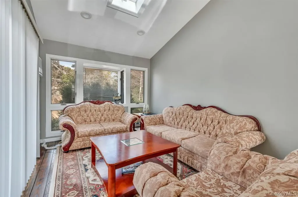 20 Marlon Avenue Bethpage NY 11714
