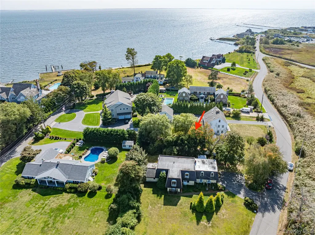 80 Oak Road Bayport NY 11705
