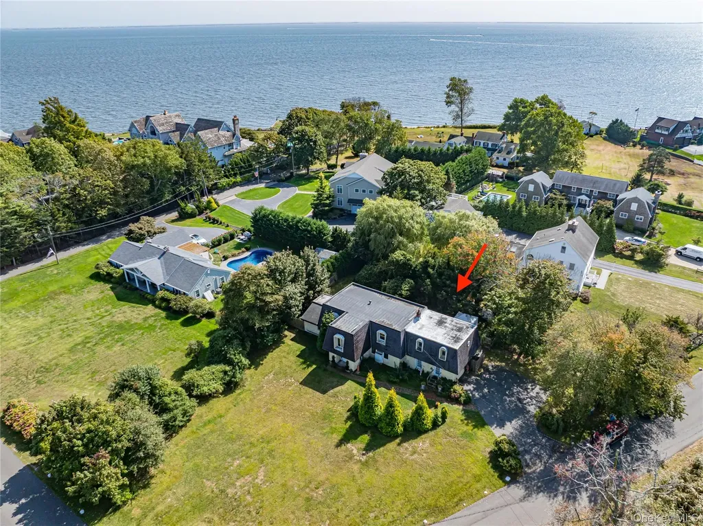 80 Oak Road Bayport NY 11705