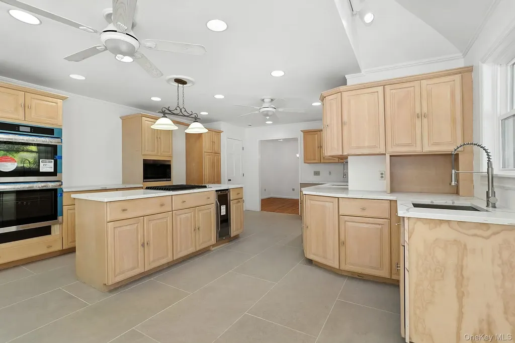 19 Friendship Lane Red Hook NY 12571