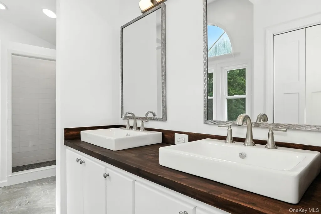 19 Friendship Lane Red Hook NY 12571