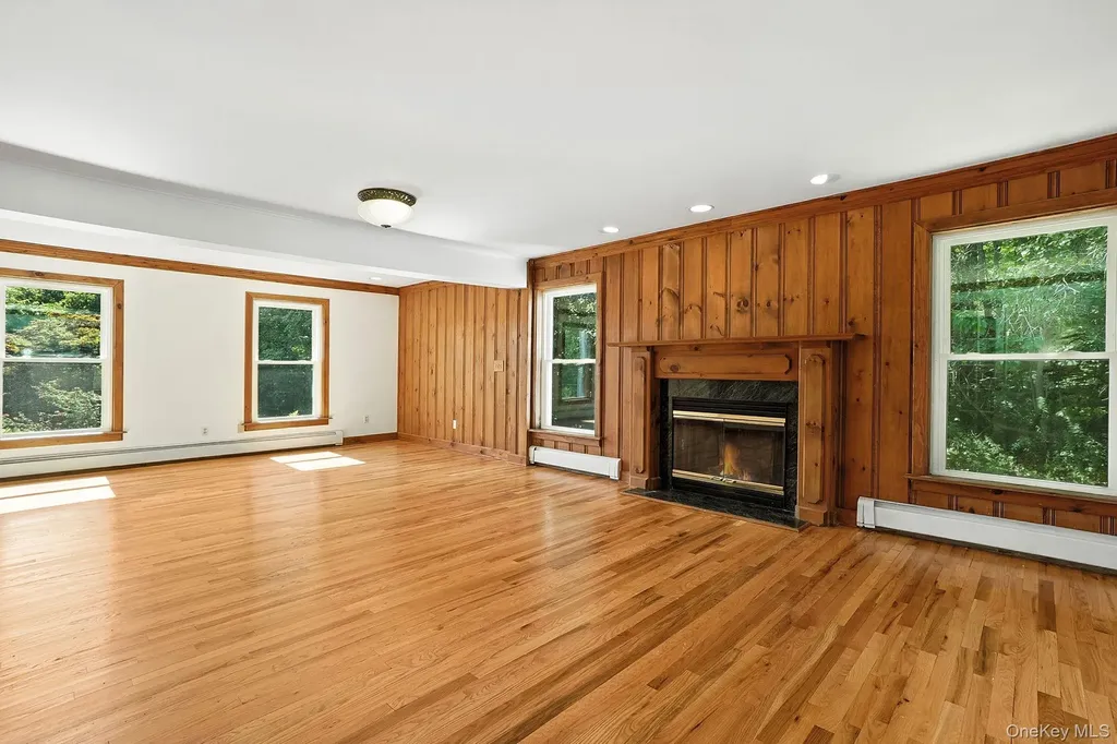 19 Friendship Lane Red Hook NY 12571
