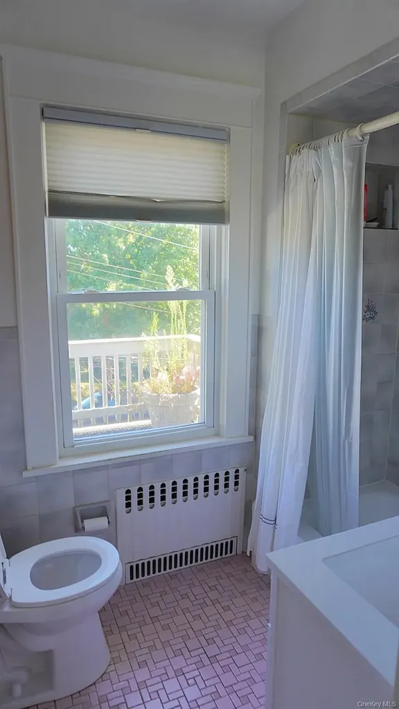 20 Pelhamside Drive New Rochelle NY 10801