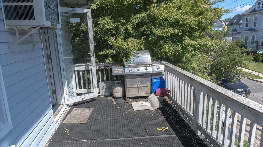 20 Pelhamside Drive New Rochelle NY 10801