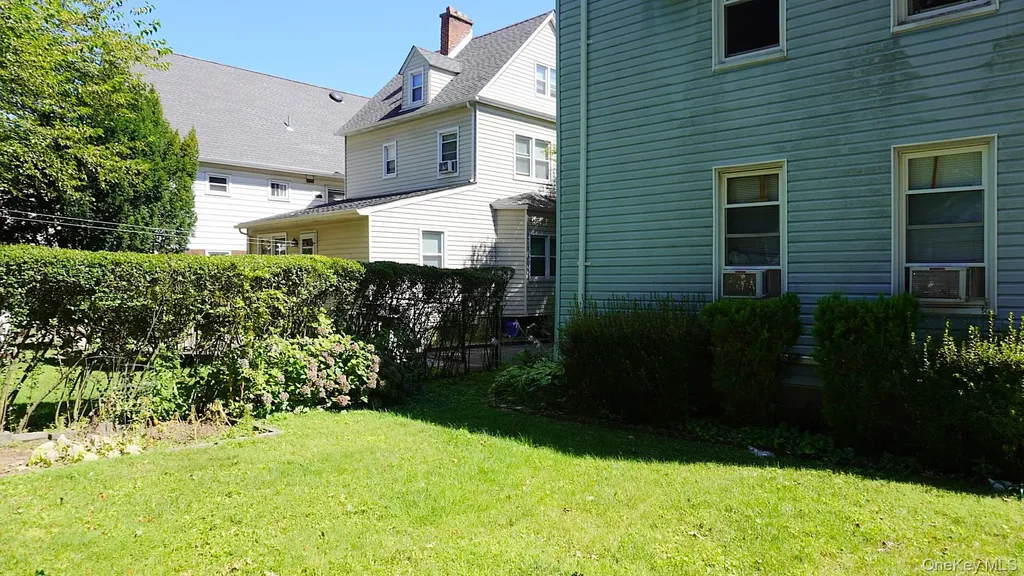 20 Pelhamside Drive New Rochelle NY 10801