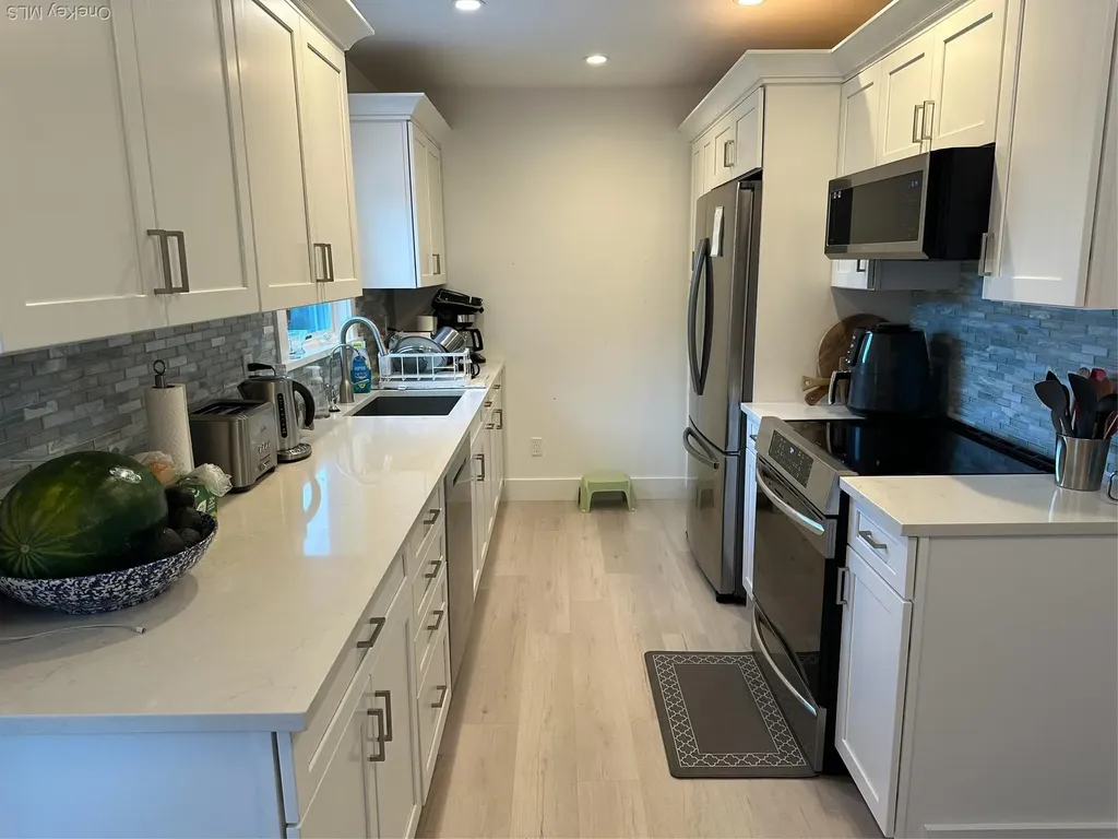14 Lynncliff Road Hampton Bays NY 11946