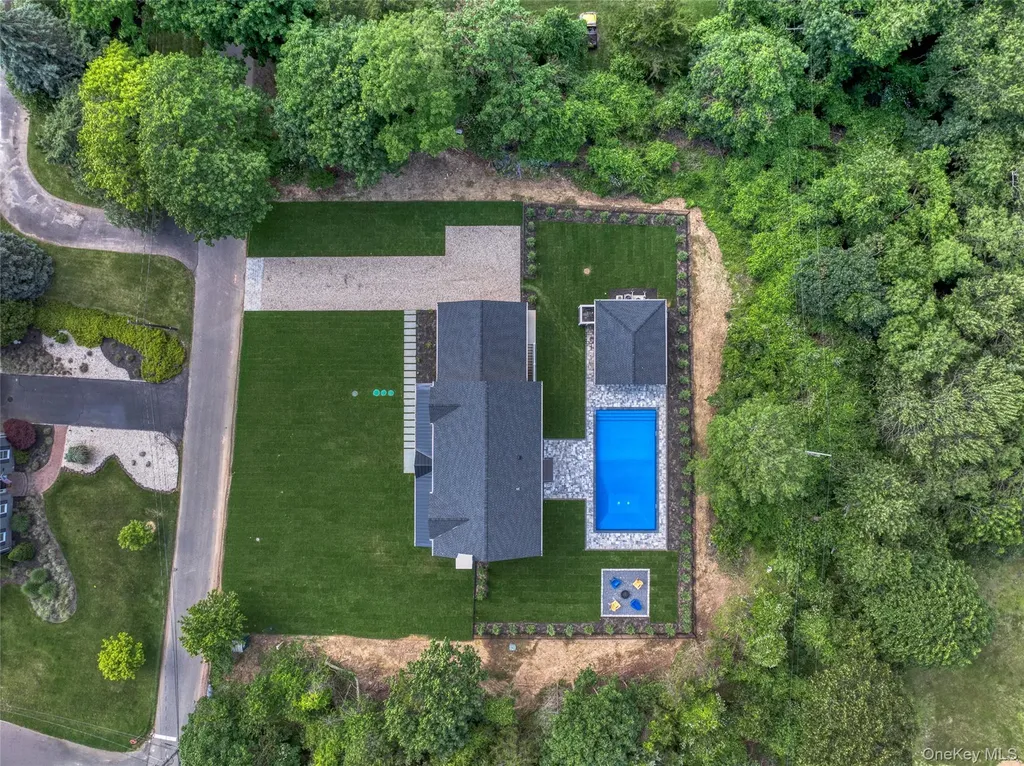 435 Maple Lane Greenport NY 11944