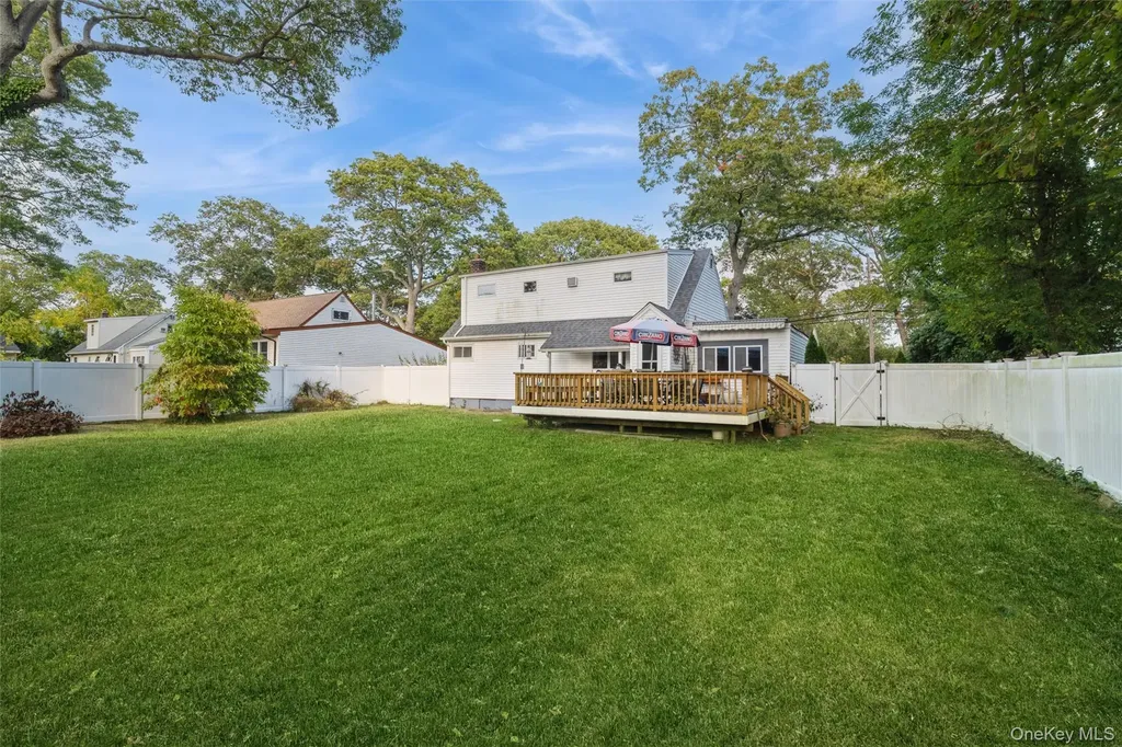 86 Ackerly Lane Ronkonkoma NY 11779