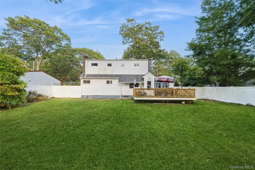 86 Ackerly Lane Ronkonkoma NY 11779